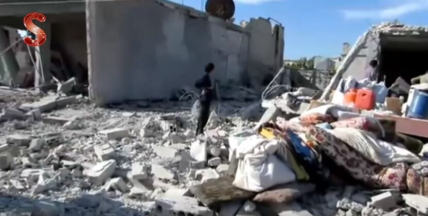 آثار قصف جيش النظام على منازل المدنيين في بلدة الدار الكبيرة في ريف حمص الشمالي