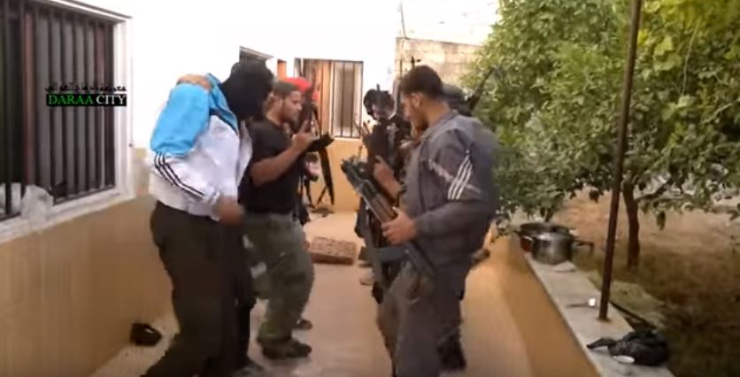استراحة مقاتلين في درعا