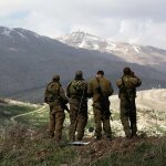 جنود-اسرائيليون-يراقبون-الحدود-مع-سوريا-من-قرية-مجدل-شمس-في-الجولان-المحتل