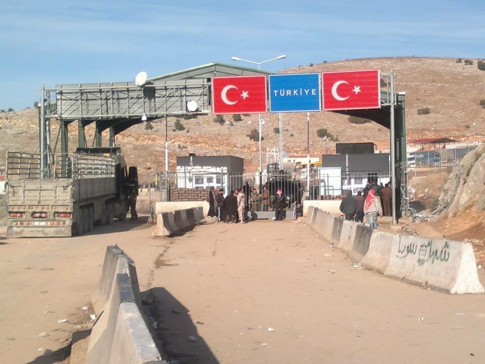 تركيا تغلق حدودها مع سوريا بينما الاف السكان يفرون من حلب