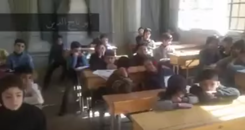 غارة للطيران الحربي على أطفال في المدرسة بمدينة دوما في الغوطة الشرقية