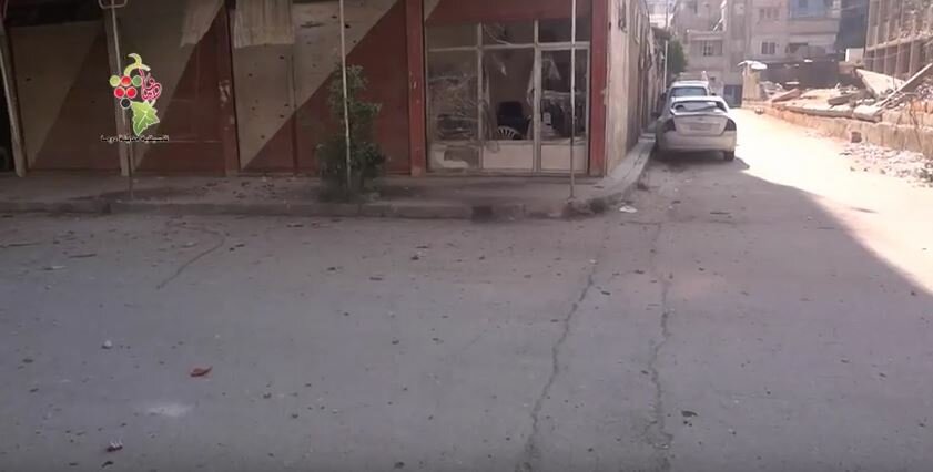 آثار القصف الصاروخي من جيش النظام على الأحياء السكنية في مدينة دوما في الغوطة الشرقية بريف دمشق