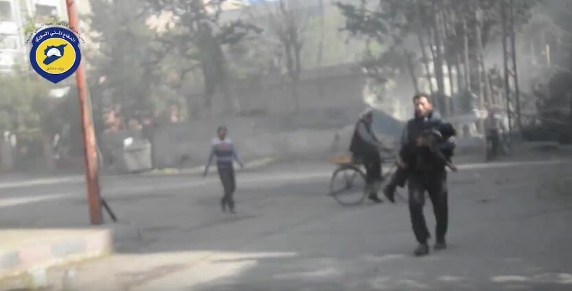 جرحى جراء استهداف جيش النظام بصواريخ أرض أرض مدينة دوما في الغوطة الشرقية في ريف دمشق