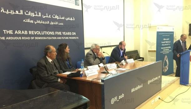 باحثون عرب: “عسر التحولات الديمقراطية” يراجع مسار الثورات بهدوء .