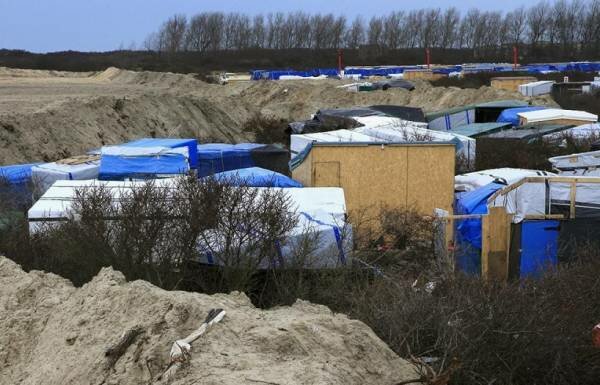 فرنسا تقرر هدم منطقة شاسعة من مخيم كاليه للاجئين شمال البلاد