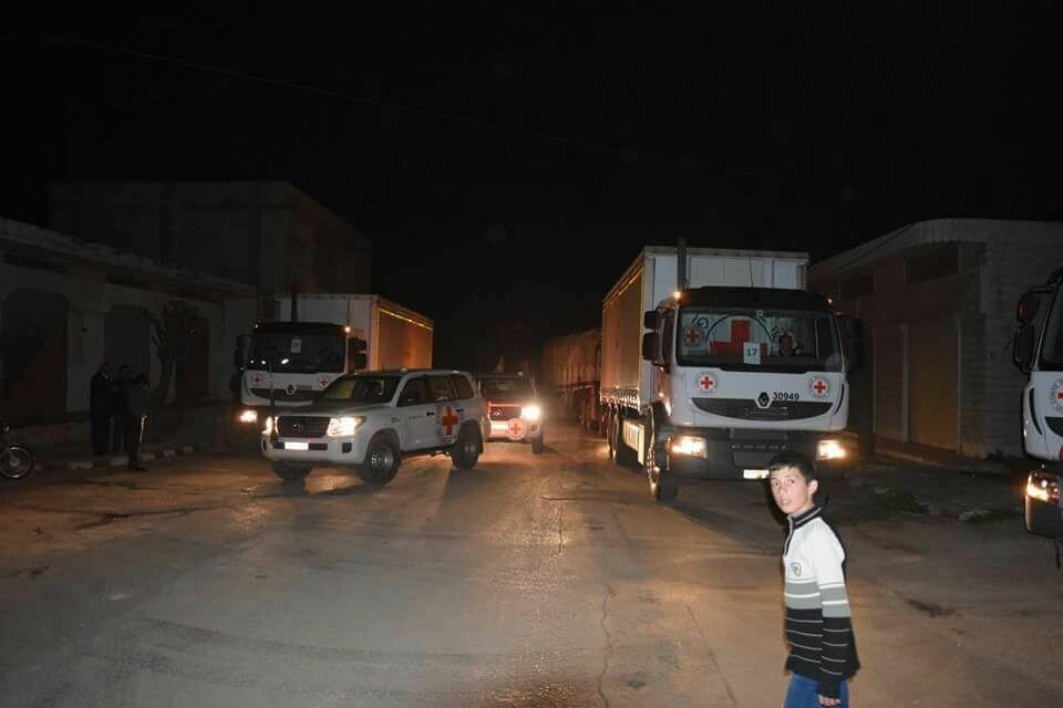 28 شاحنة إغاثية تصل مدينة الحولة في ريف حمص