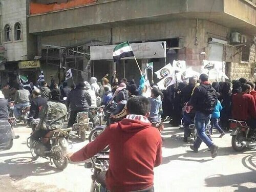 ​مظاهرات تندد بتجاوزات تنظيم جبهة النصرة و تطالب بخروجه